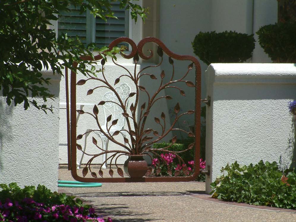 Urn-and-Leaf Gate